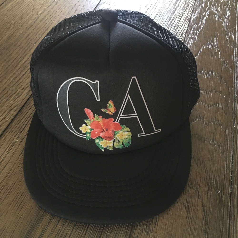 Snap back. Trucker hat “CA” California.